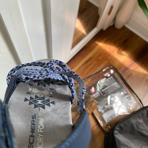 Sketchers Memory Foam Velcro Adjust Heel w/ Stretch foot Straps - Picture 4 of 10